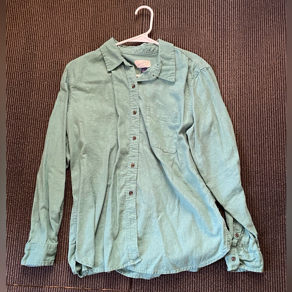 Universal Thread Button Down Shirt ⭐️